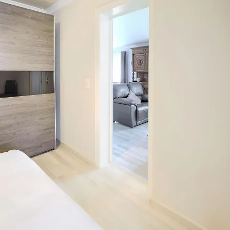 Comfy In With Garden Ferienhaus