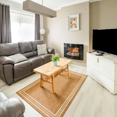 Ferienhaus Comfy In With Garden *